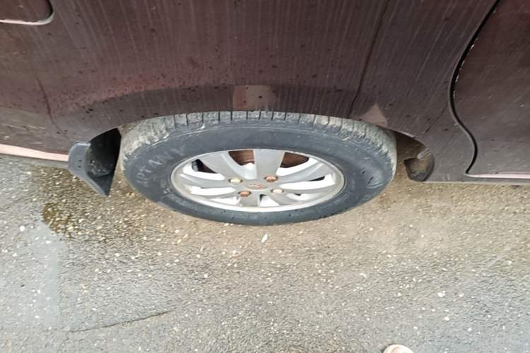 Used Wuling Hongguang 2014 1.5L S Standard Version Right Rear Wheel Hub