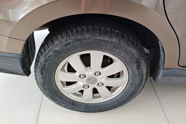 Used Wuling Hongguang 2014 1.5L S Luxury Model Right Rear Wheel Hub