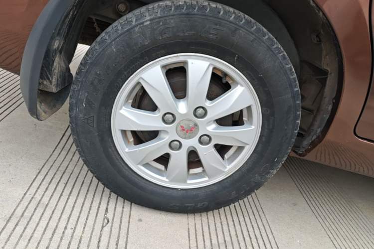 Used Wuling Hongguang 2014 1.5L S Standard Version Right Rear Wheel Hub