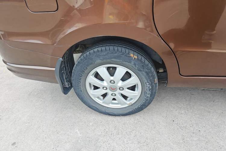 Used Wuling Hongguang 2014 1.5L S Standard Version Right Rear Wheel Hub