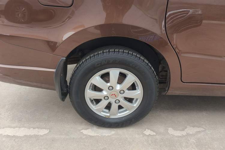 Used Wuling Hongguang 2014 1.5L S Standard Version Right Rear Wheel Hub