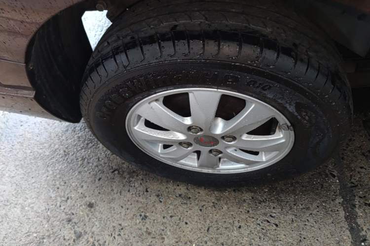 Used Wuling Hongguang 2014 1.5L S Standard Version Right Rear Wheel Hub