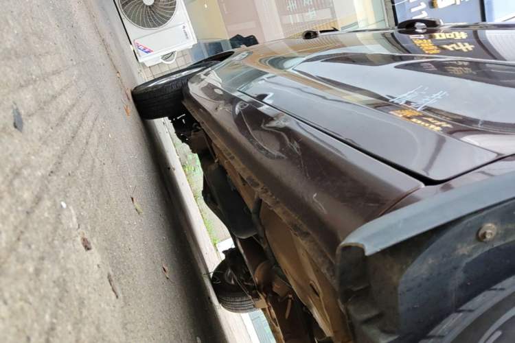 Used Wuling Hongguang 2014 1.5L S Standard Version Right Side Sill