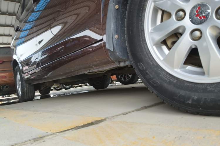 Used Wuling Hongguang 2014 1.5L S Standard Version Right Side Sill