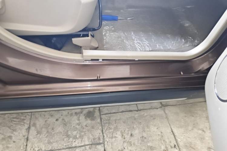 Used Wuling Hongguang 2014 1.5L S Comfort Model Right Side Sill