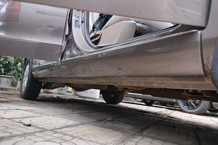 Used Wuling Hongguang 2014 1.5L S Standard Version Right Side Sill