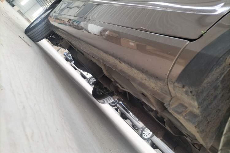 Used Wuling Hongguang 2014 1.5L S Standard Version Right Side Sill