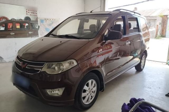 Ojetý Wuling Hongguang 2014 1.5L S Standard Version