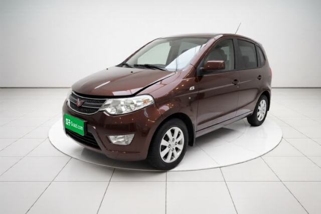 Ojetý Wuling Hongguang 2014 1.5L S Standard Version