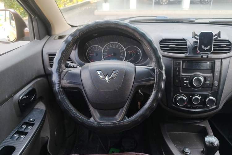 Used Wuling Hongguang 2014 1.5L S Standard Version Steering Wheel