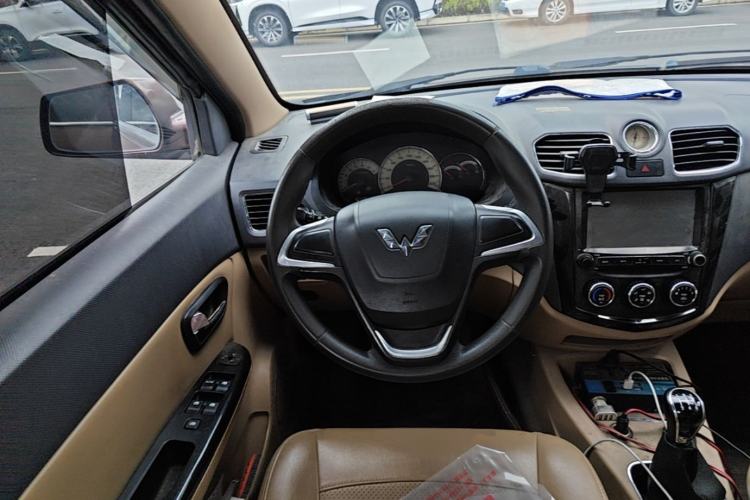 Used Wuling Hongguang 2014 1.2L S Comfort Model China IV Steering Wheel