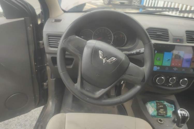 Used Wuling Hongguang 2014 1.5L S Standard Version Steering Wheel