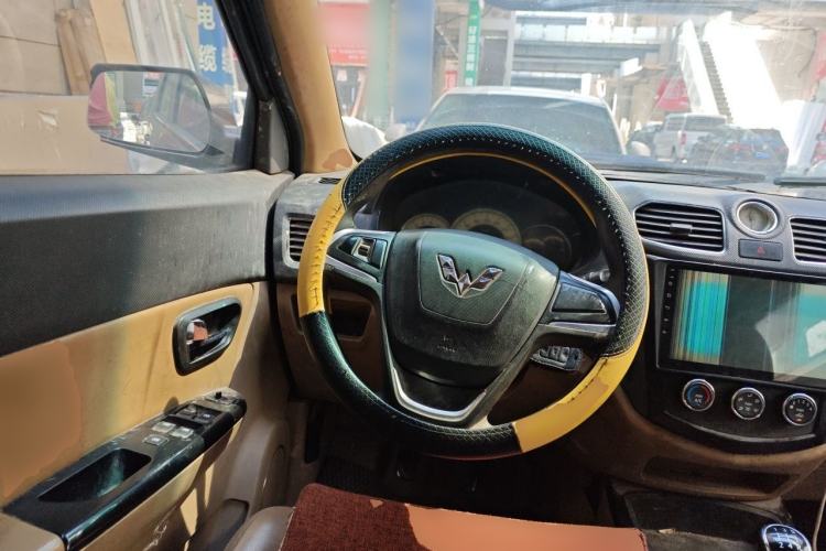 Used Wuling Hongguang 2014 1.5L S Luxury Model Steering Wheel