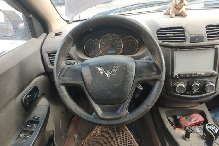 Used Wuling Hongguang 2014 1.2L S Standard Version China IV Standard Steering Wheel