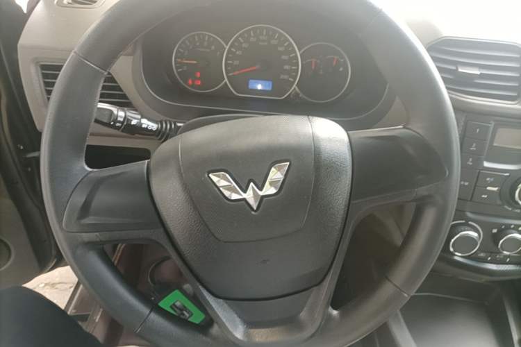 Used Wuling Hongguang 2014 1.5L S Standard Version Steering Wheel