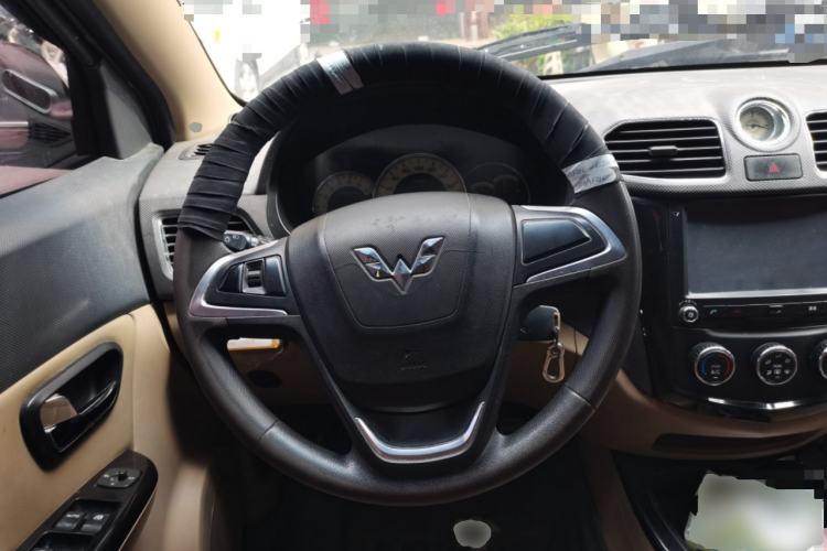 Used Wuling Hongguang 2014 1.5L S Luxury Model Steering Wheel
