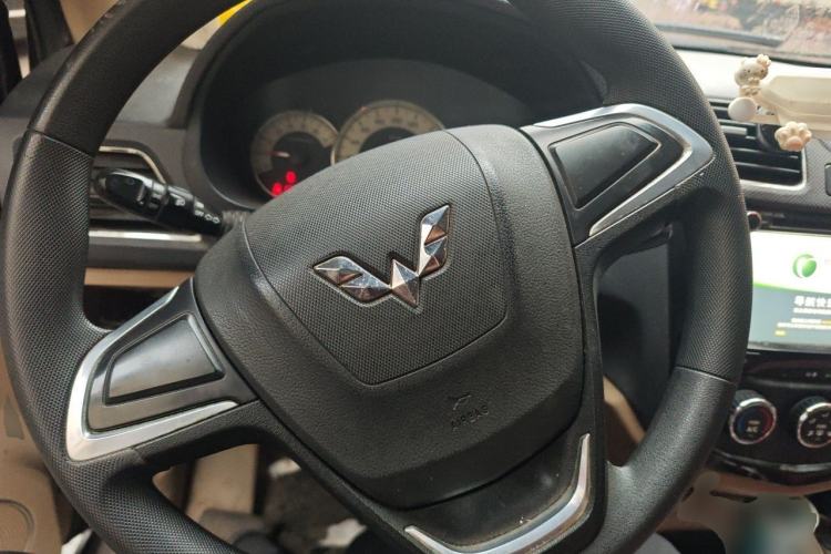 Used Wuling Hongguang 2014 1.2L S Comfort Model China IV Steering Wheel