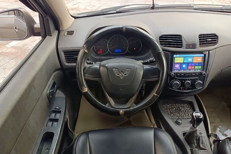 Used Wuling Hongguang 2014 1.5L S Standard Version Steering Wheel
