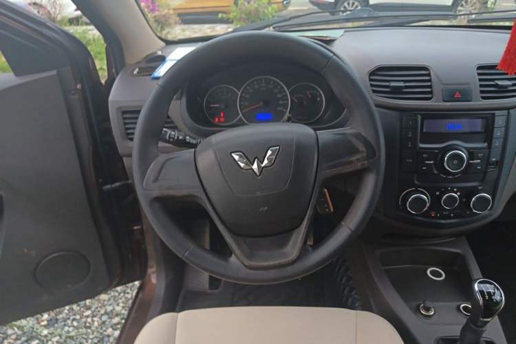 Used Wuling Hongguang 2014 1.5L S Standard Version Steering Wheel