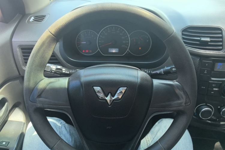 Used Wuling Hongguang 2014 1.5L S Standard Version Steering Wheel