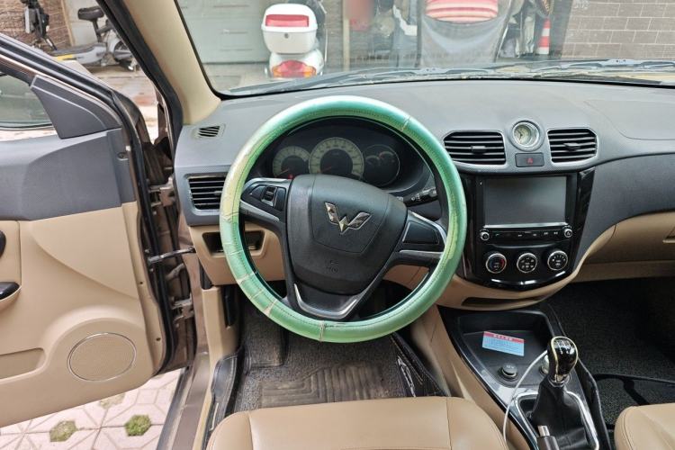 Used Wuling Hongguang 2014 1.5L S Luxury Model Steering Wheel