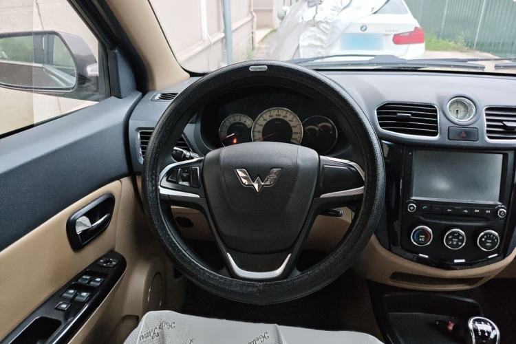 Used Wuling Hongguang 2014 1.5L S Luxury Model Steering Wheel
