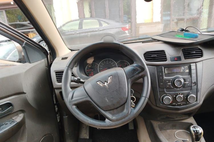 Used Wuling Hongguang 2014 1.5L S Standard Version Steering Wheel