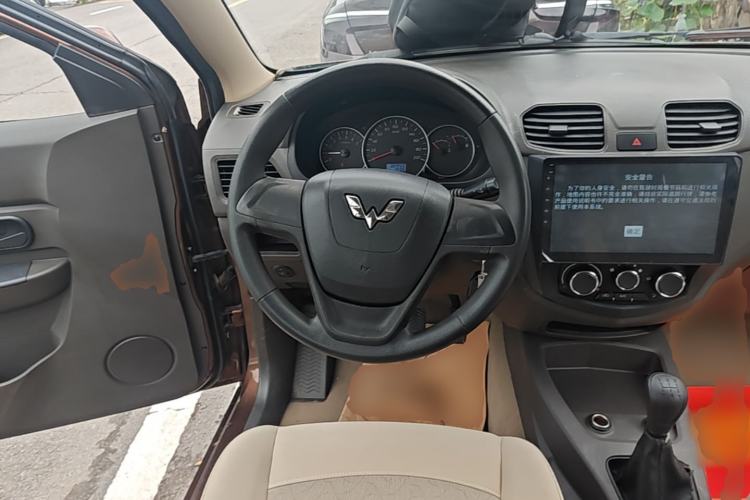 Used Wuling Hongguang 2014 1.5L S Standard Version Steering Wheel