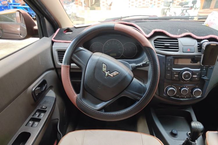 Used Wuling Hongguang 2014 1.5L S Standard Version Steering Wheel