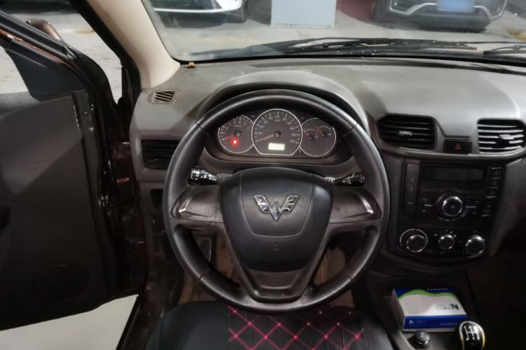 Used Wuling Hongguang 2014 1.5L S Standard Version Steering Wheel