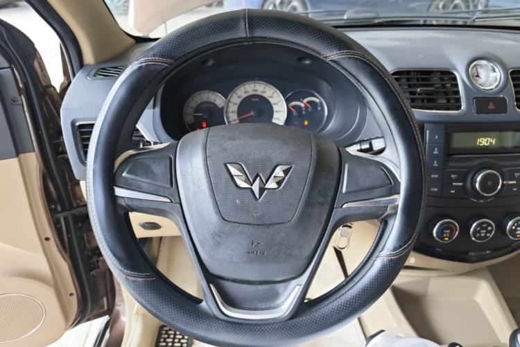 Used Wuling Hongguang 2014 1.5L S Comfort Model Steering Wheel