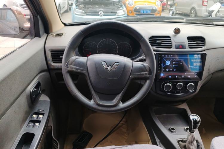 Used Wuling Hongguang 2014 1.2L S Standard Version China IV Standard Steering Wheel