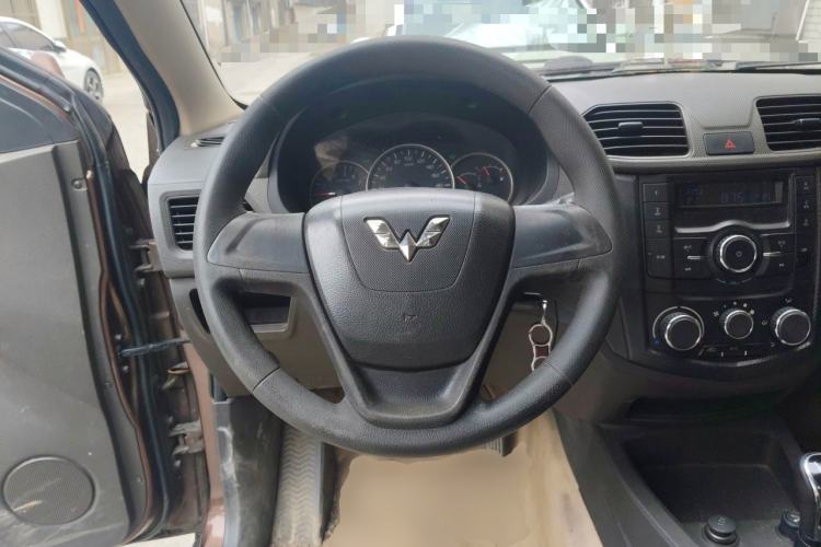 Used Wuling Hongguang 2014 1.5L S Standard Version Steering Wheel