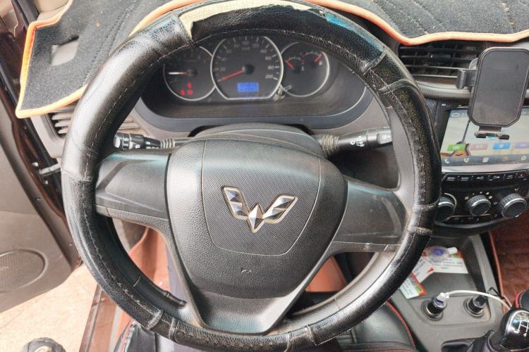 Used Wuling Hongguang 2014 1.5L S Standard Version Steering Wheel