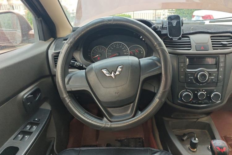 Used Wuling Hongguang 2014 1.5L S Standard Version Steering Wheel