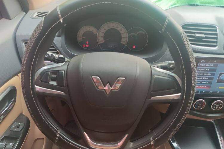 Used Wuling Hongguang 2014 1.5L S Luxury Model Steering Wheel