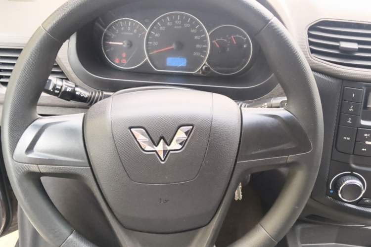 Used Wuling Hongguang 2014 1.5L S Standard Version Steering Wheel