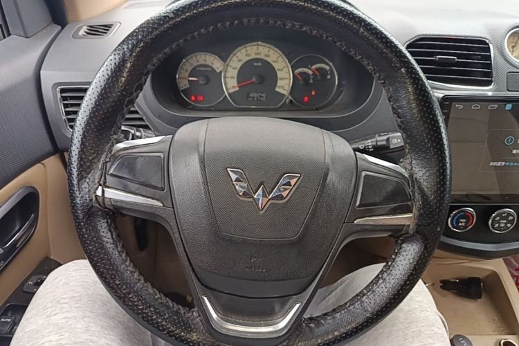 Used Wuling Hongguang 2014 1.5L S Comfort Model Steering Wheel