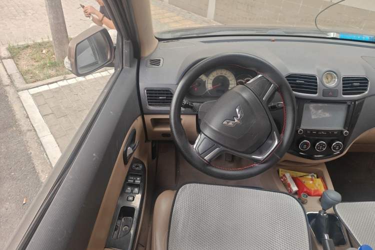 Used Wuling Hongguang 2014 1.2L S Standard Version China IV Standard Steering Wheel