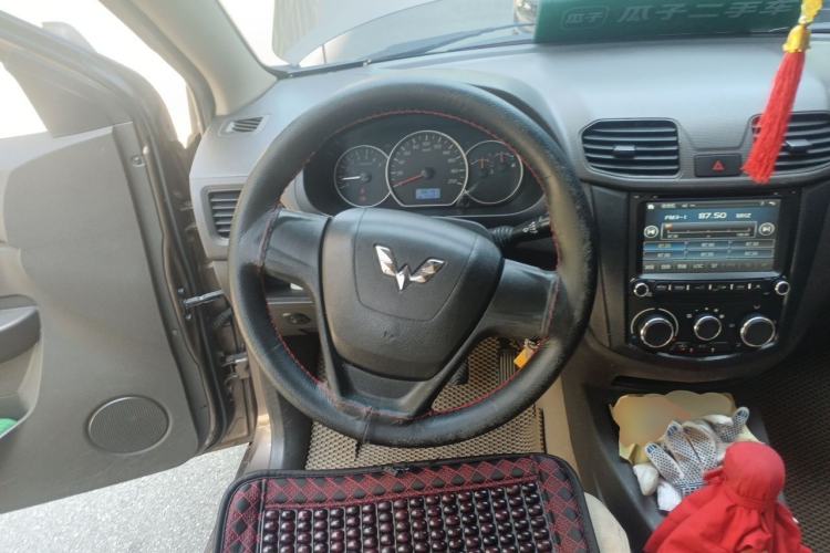 Used Wuling Hongguang 2014 1.5L S Standard Version Steering Wheel