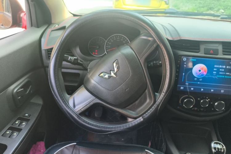 Used Wuling Hongguang 2014 1.5L S Standard Version Steering Wheel