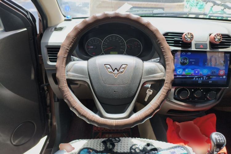 Used Wuling Hongguang 2014 1.5L S Standard Version Steering Wheel