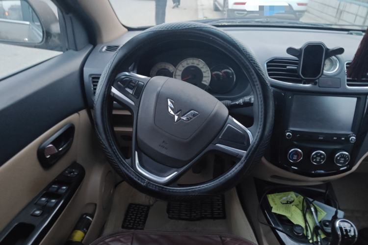 Used Wuling Hongguang 2014 1.5L S Luxury Model Steering Wheel