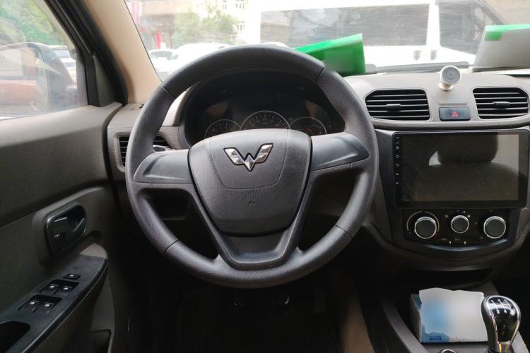 Used Wuling Hongguang 2014 1.5L S Standard Version Steering Wheel