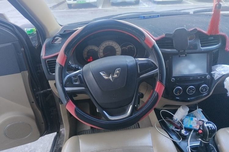 Used Wuling Hongguang 2014 1.5L S Luxury Model Steering Wheel