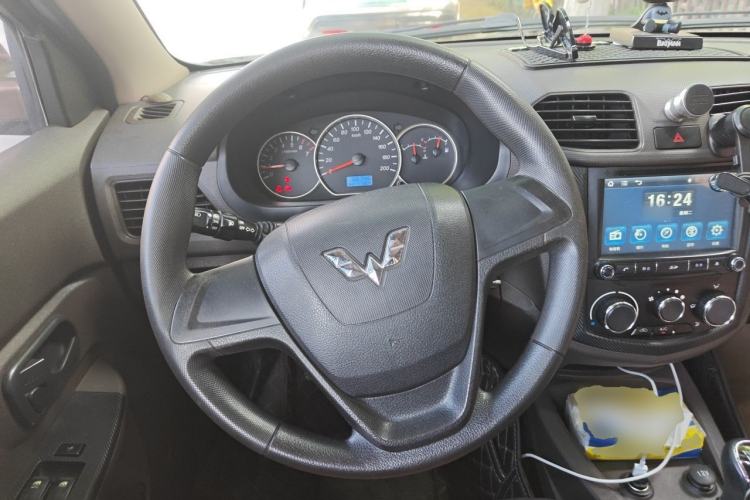 Used Wuling Hongguang 2014 1.5L S Standard Version Steering Wheel