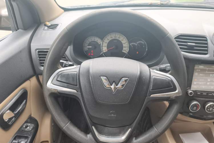 Used Wuling Hongguang 2014 1.5L S Comfort Model Steering Wheel