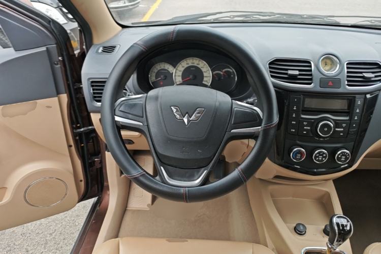 Used Wuling Hongguang 2014 1.5L S Comfort Model Steering Wheel