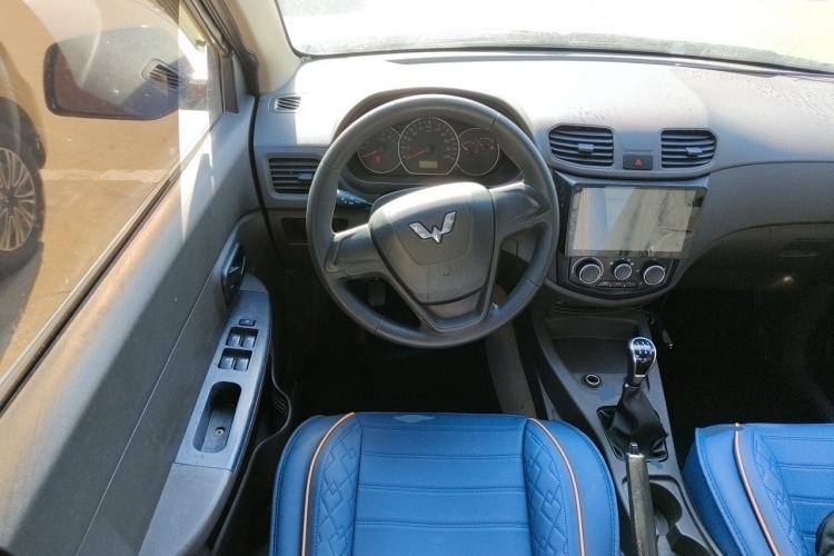 Used Wuling Hongguang 2014 1.5L S Standard Version Steering Wheel