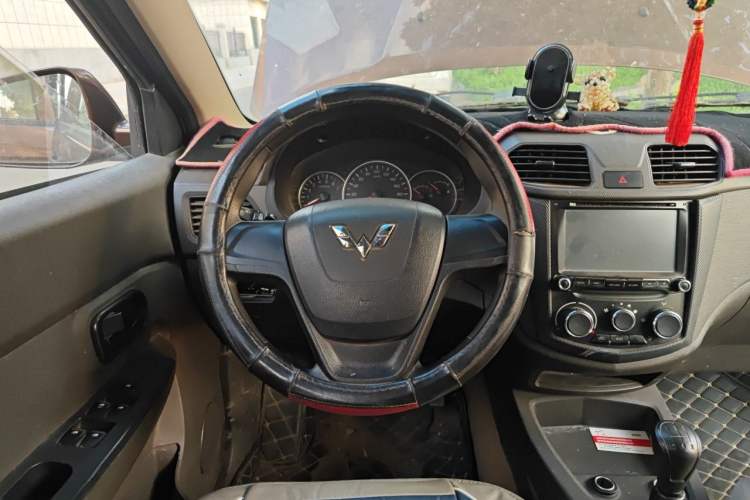 Used Wuling Hongguang 2014 1.5L S Standard Version Steering Wheel